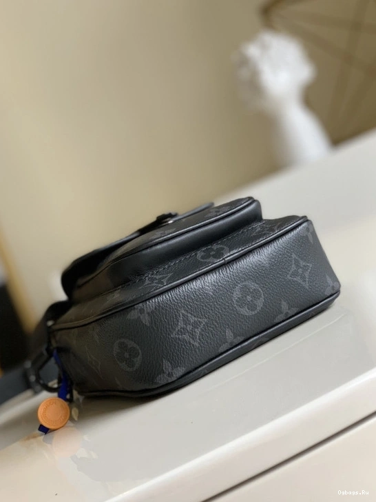 Christopher LOUIS Wearable Wallet VUITTON 1224